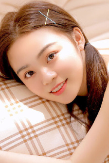 年轻的女邻居2